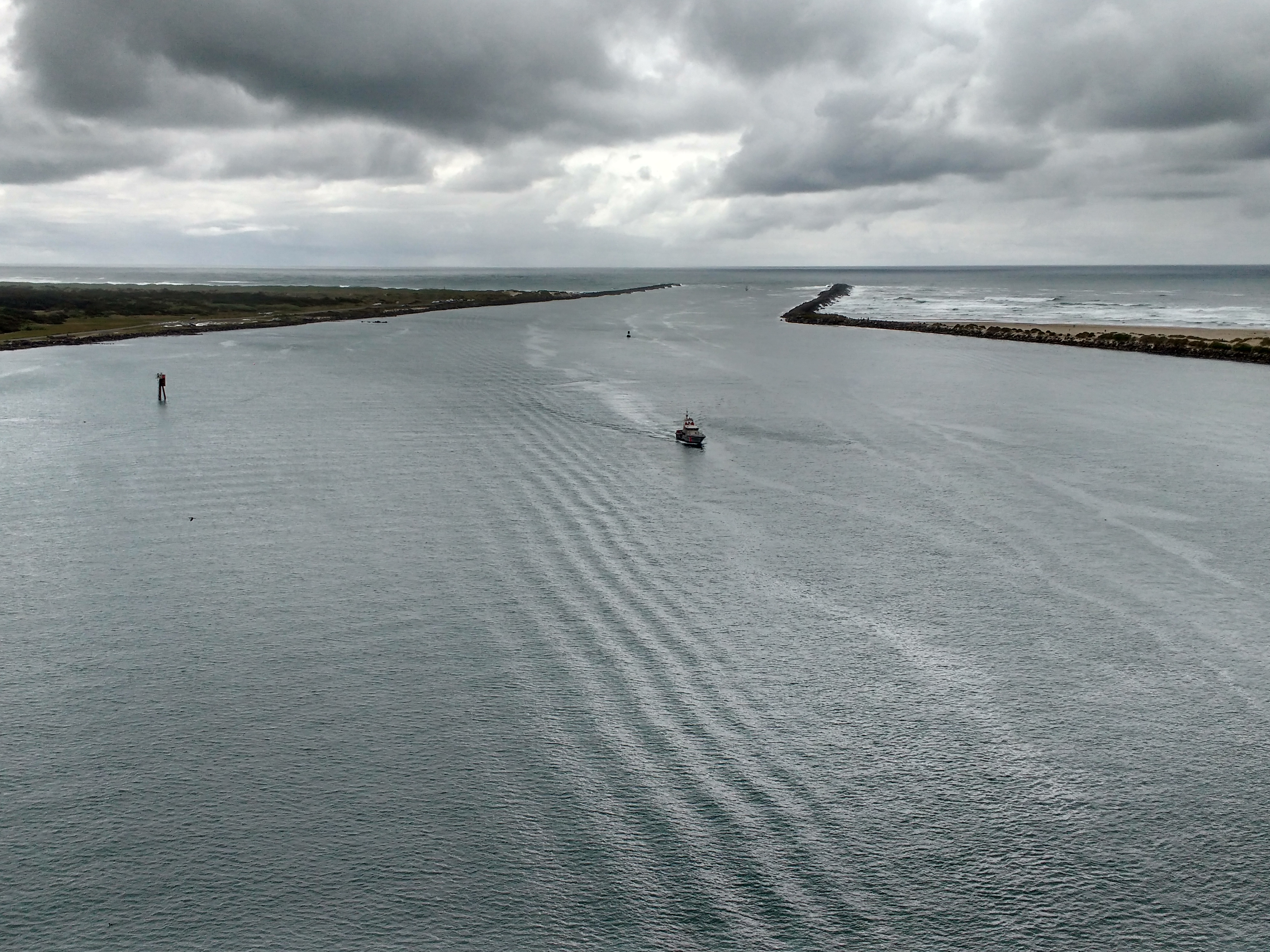 Coastguard vessel returning from Yaquina Bar