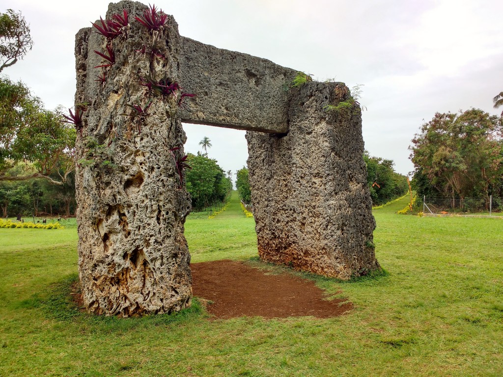 Ha'amonga a Maui.photo Ray Penson jpg.