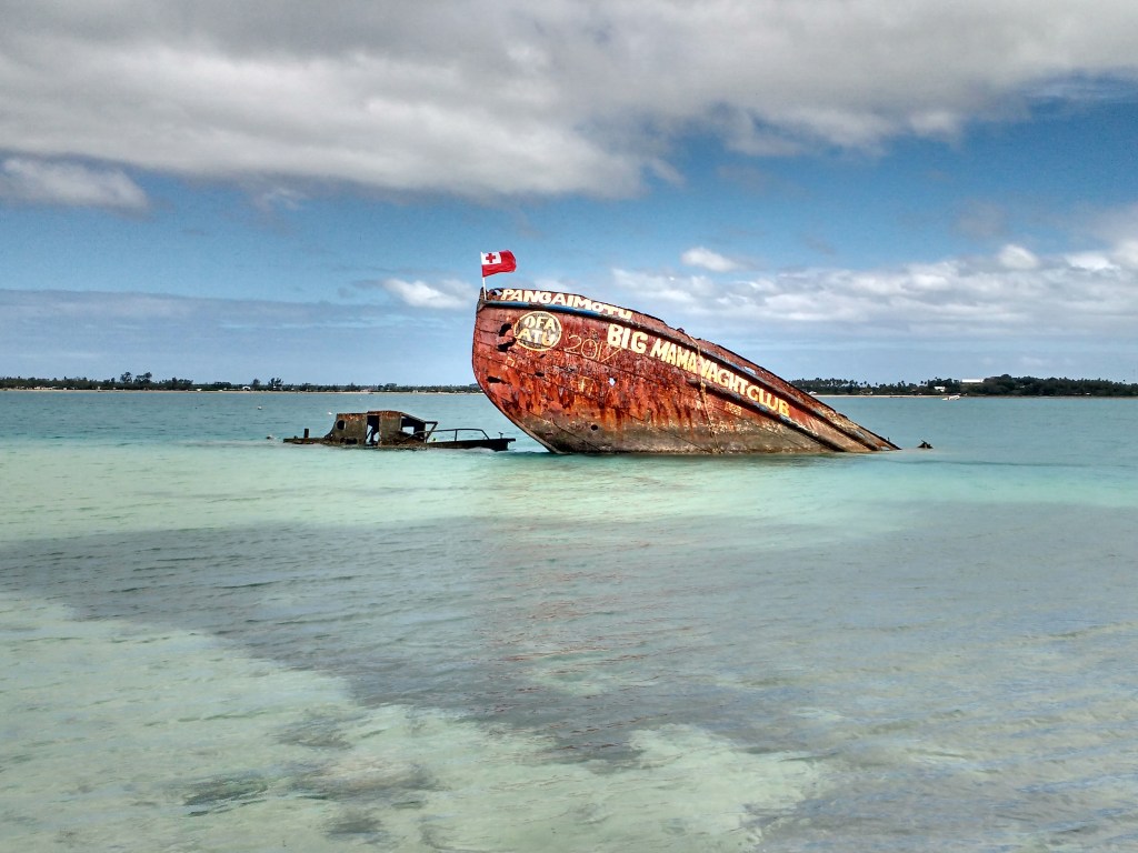 Wreck off Pangaimoyu. Photo Ray Penson jpg.
