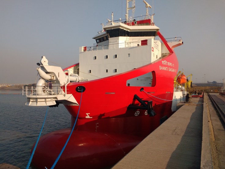 Safely alongside - Job Finished. Photo by Ray Penson