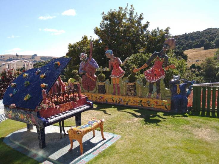 Giant House – Mosaic Sculptures Photo Ray Penson