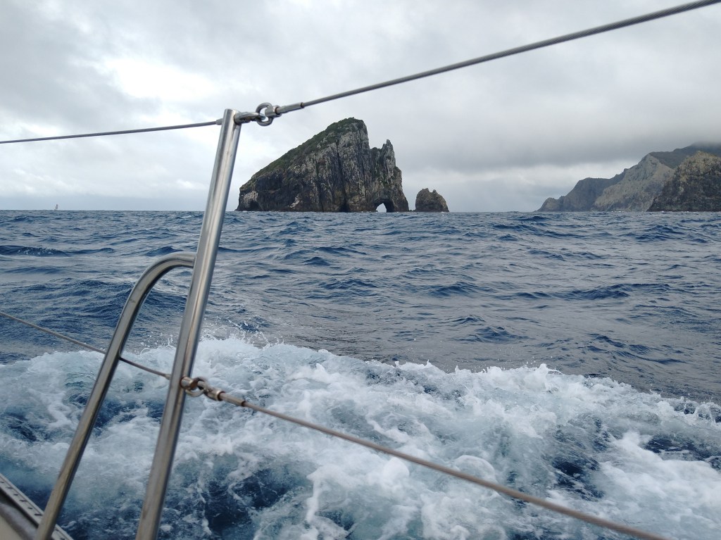 Hole in the Wall, Cape Brett. Photo Ray Penson