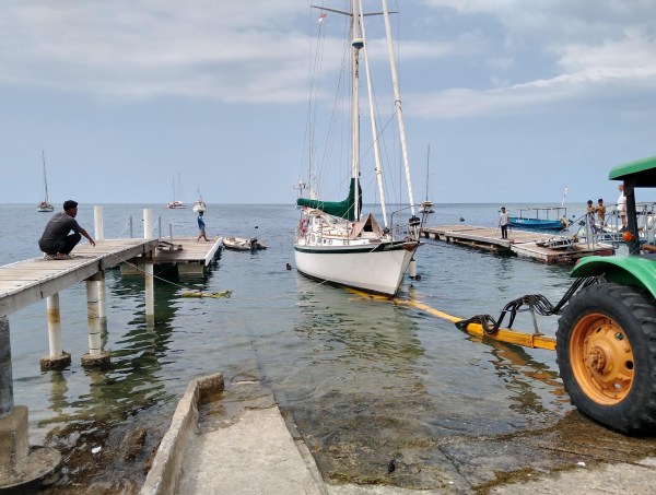 Truce hauling out at Medana Bay Marina. Photo Ray Penson