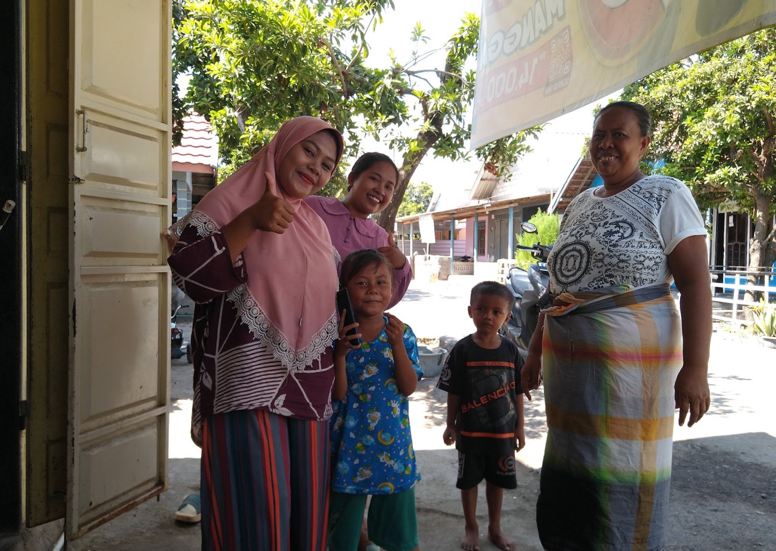 Potopaddu Ladies. Photo Ray Penson