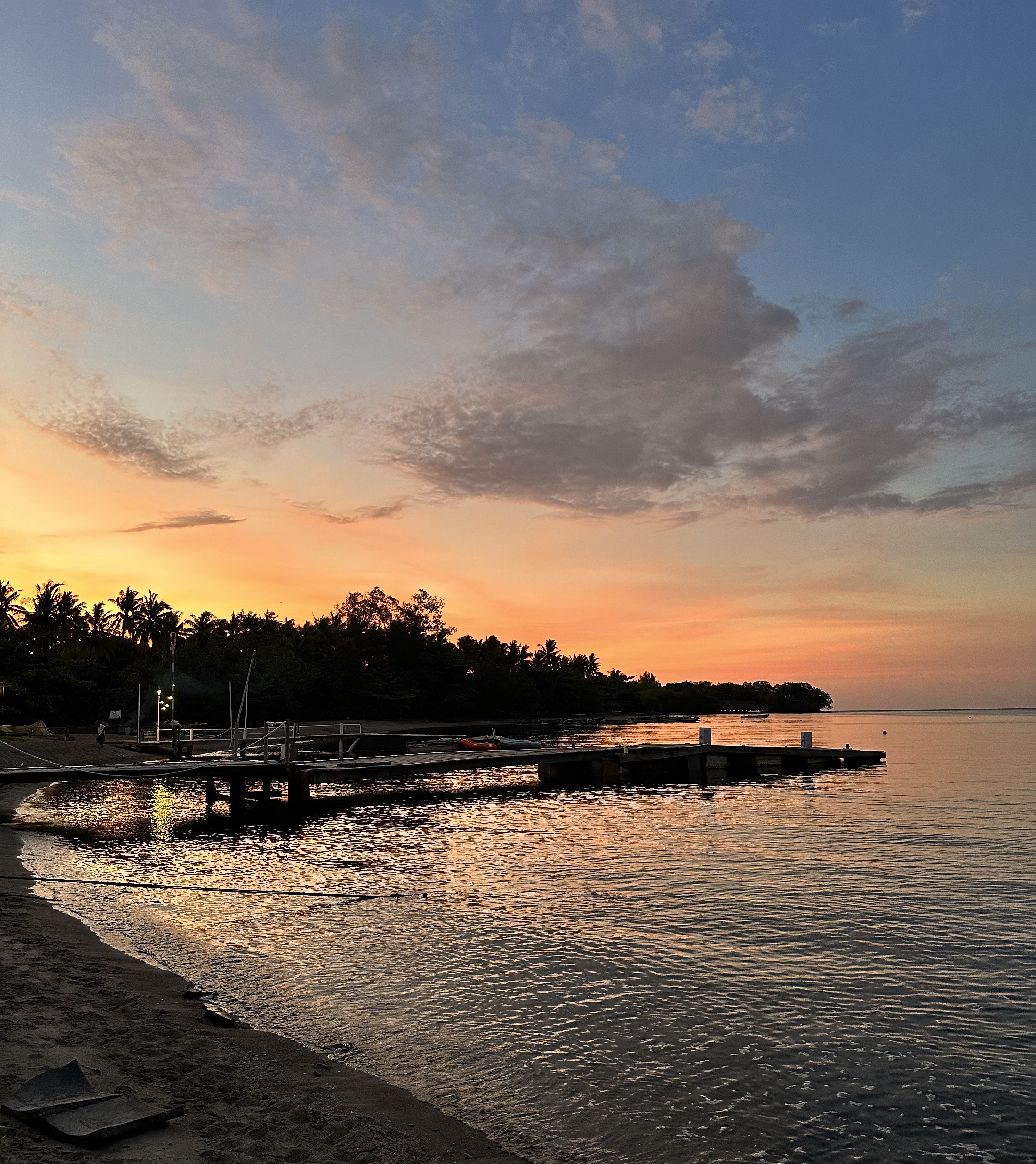 Medana Bay Marina Sunset. Photo Ray Penson