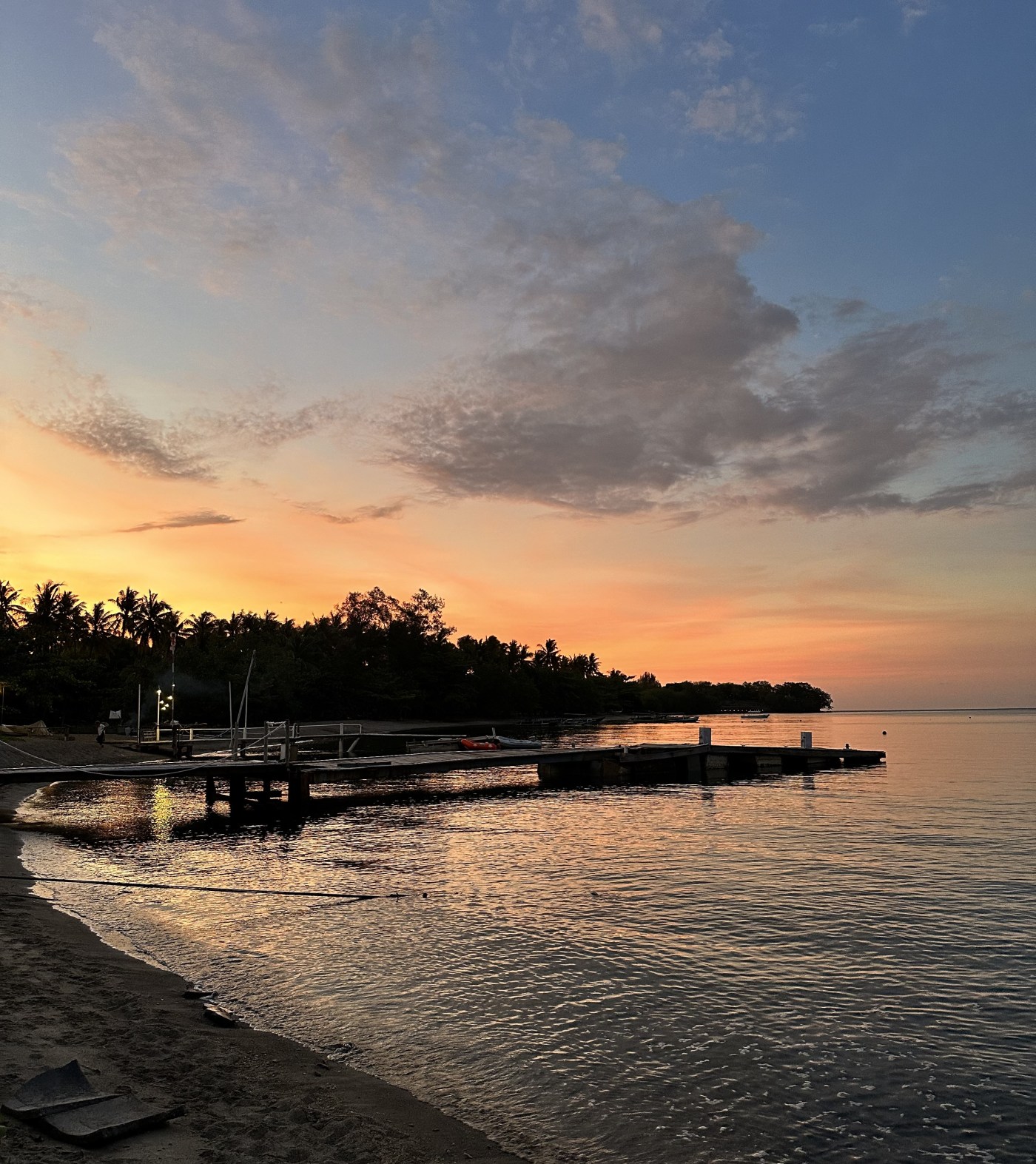 Medana Bay Marina Sunset. Photo Ray Penson
