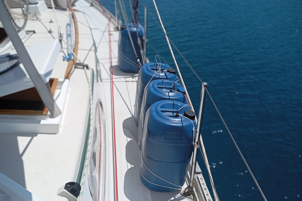 4 x 35 Ltr. Jerry cans on deck. Photo Ray Penson