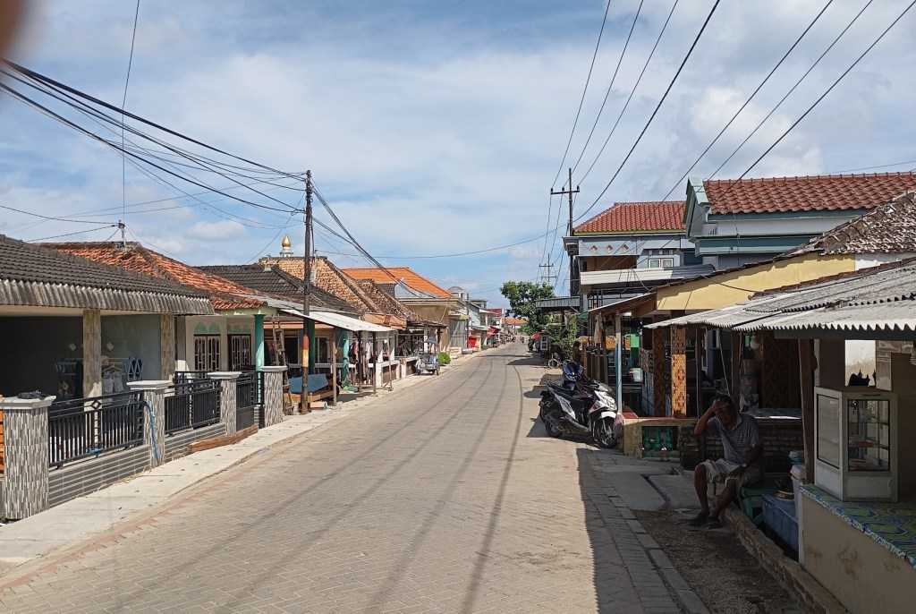 Friday Afternoon, place is deserted, gets lively later. Photo Ray Penson