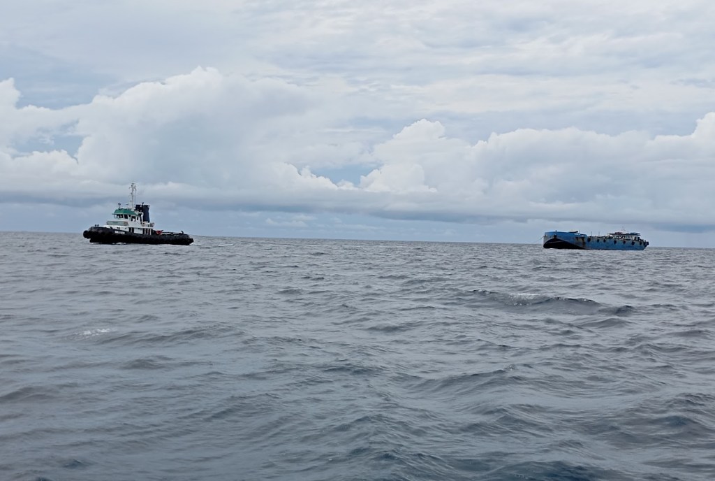 Overtaking a tug and tow. Photo Ray Penson