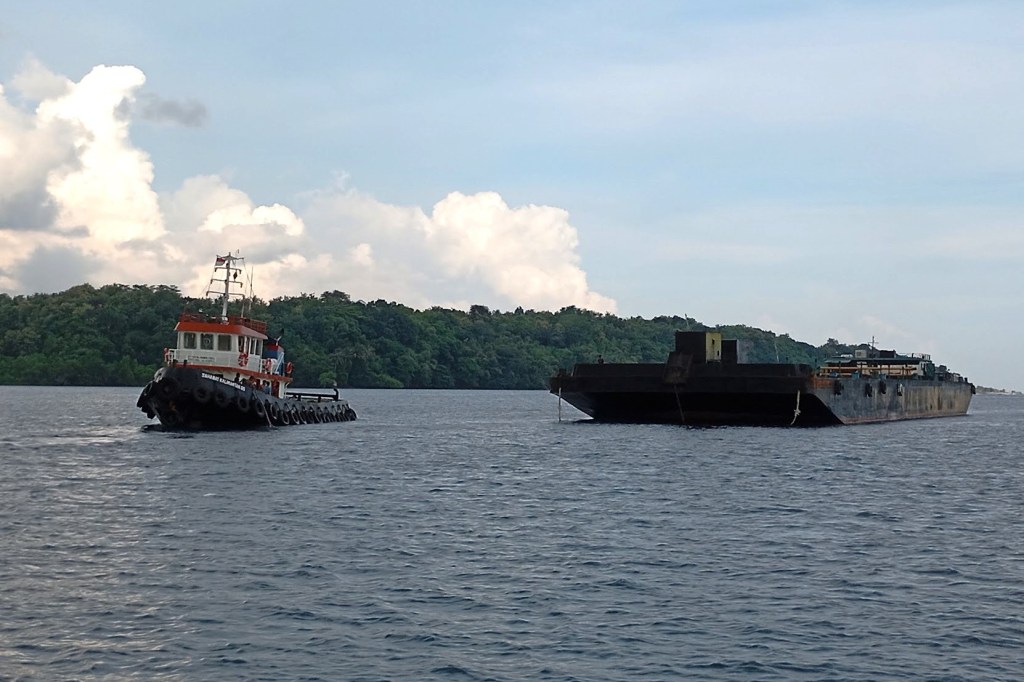 Tug and Barge anchoring in Teluk Promahan. Photo Ray Penson