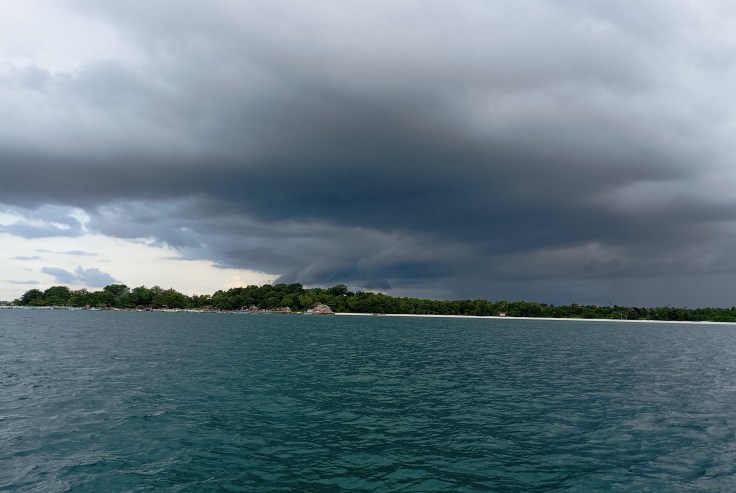 Rain on the way, must be afternoon. Photo Ray Penson