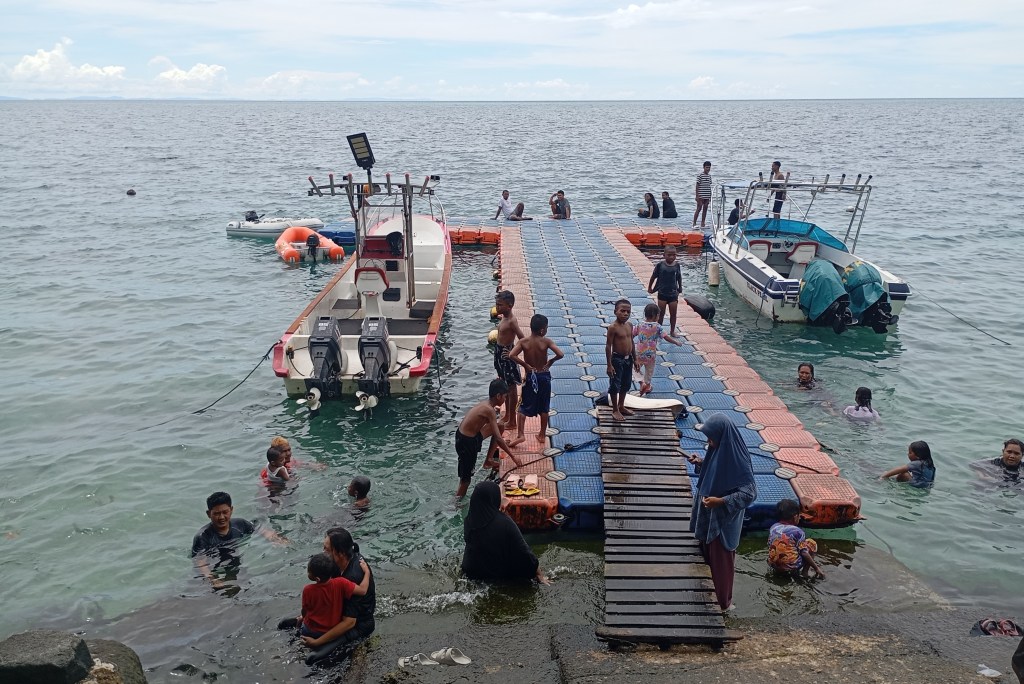 Nirmala Beach Resort floating jetty. Photo Ray Penson