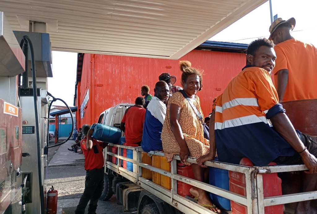 Fuel delivery truck, free service, brilliant idea. Photo Ray Penson